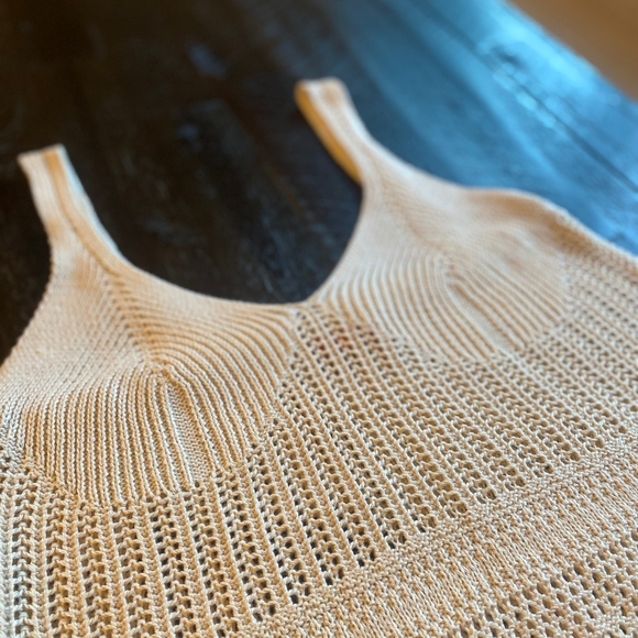 Beautiful knit top - Picture 3 of 4